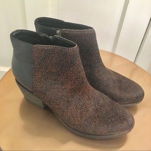 Clarks Artisan Black Pony Hair Booties Size 8.5